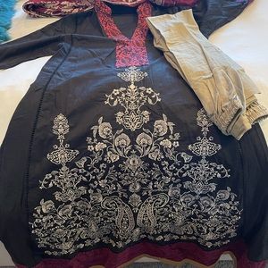 Beautiful Pakistani Salwar Kameez - 3 piece suit